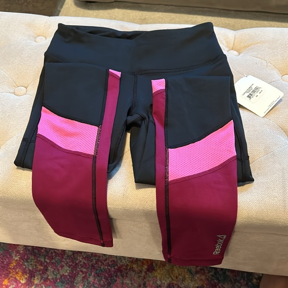 NWT Reebok- performance tight fit, speed, wick sport, leggings, size extra small - Picture 5 of 6